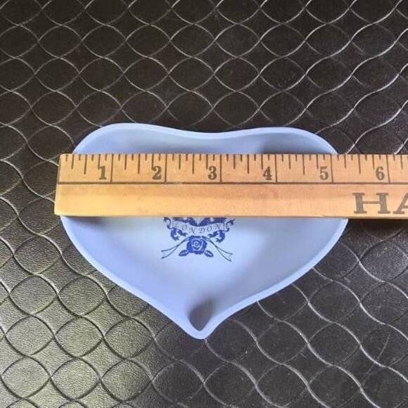 VINTAGE WEDGWOOD BLUE JASPERWARE HEART SHAPED TRINKET BOX NEOCLASSICAL DESIGN - Picture 11 of 13